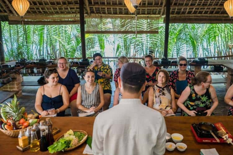 Hoi An: Market Trip, Basket Boat & Cooking Class with Locals Hoi An: Basket Boat, Market Tour & Eco Cooking at Local Home