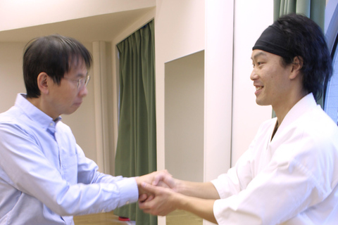 Tokyo: Karate Experience with Former All-Japan Champion PRIVATE Karate Session with Karate Gi(uniform)