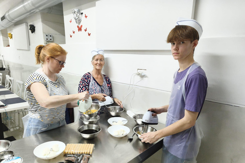 Neapol: lekcja gotowania makaronu i tiramisu z lokalnym szefem kuchni