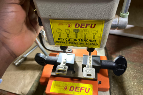 Kampala: Expert Spare Keys and Locks Making Class & Souvenir