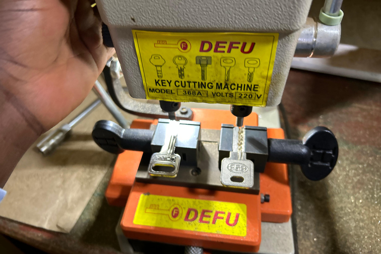 Kampala: Expert Spare Keys and Locks Making Class & Souvenir