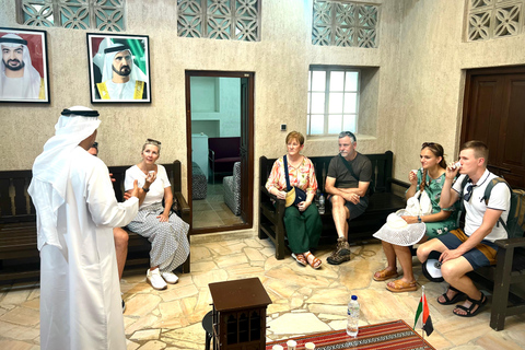 Dubai. Old Town,Museums,Markets,Street Food&Abra Boat Tour Shared Tour in Spanish