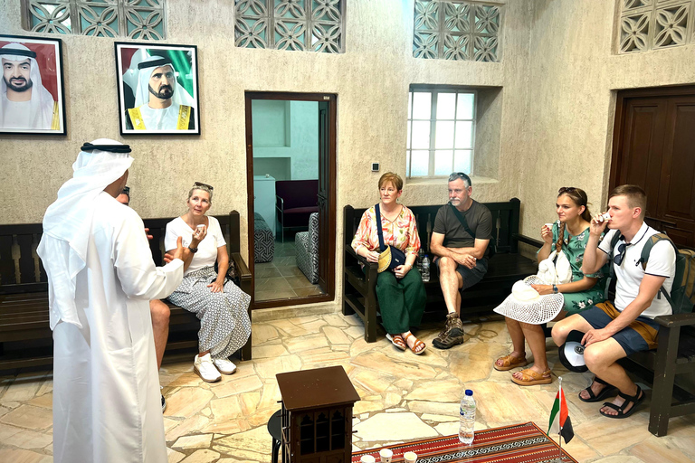 Dubai. Old Town,Museums,Markets,Street Food&Abra Boat Tour Shared Tour in Spanish