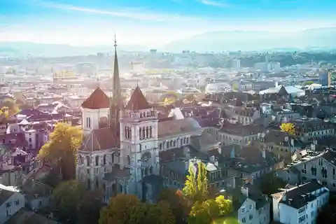 Geneva: Whispers of the Old Town Walking Tour with Apéritif