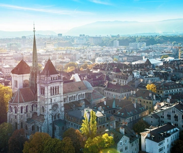 Geneva: Whispers of the Old Town Walking Tour with Apéritif
