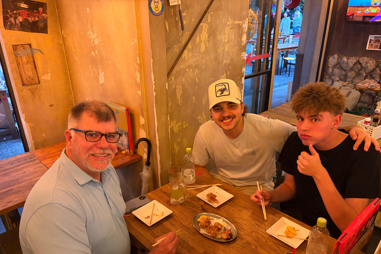 Tokyo: Shibuya Yokocho Food Tour with Drinks and Guide
