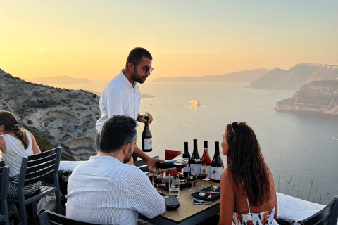 Santorini: From Reel to Real – Private Tour of Hidden Gems Santorin : visite privée en français – joyaux cachés