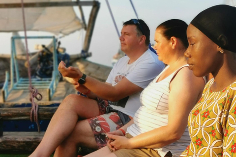 3 ore di crociera in dhow al tramonto a Zanzibar