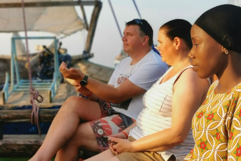 3 ore di crociera in dhow al tramonto a Zanzibar