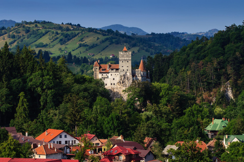 Bucharest: Transylvania Castles and Brasov Day Trip Spanish Tour Group