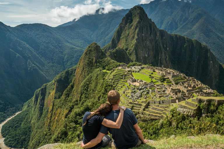 Cusco: Inca Valley Journey to Machu Picchu in 2 Days. Tourist Train with Standard Hotel