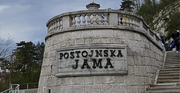 Ljubljana: Postojna Cave, Predjama Castle & Boat Tour