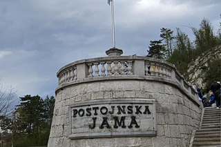 Ljubljana: Postojna Cave, Predjama Castle & Boat Tour