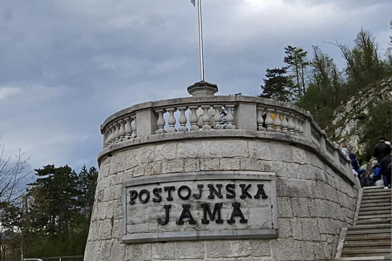 De Liubliana a la Cueva de Postojna, el Castillo de Predjama y el parque de Postojna