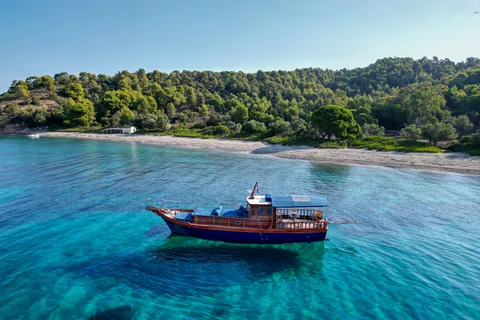 Skiathos: Traditional Boat Cruise with Swim Stops & Lunch