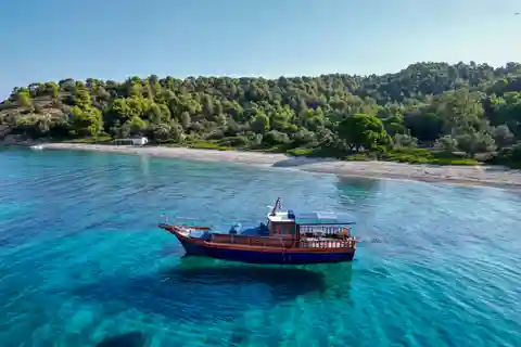 Skiathos: Traditional Boat Cruise with Swim Stops & Lunch