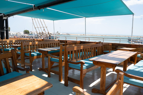 Boat Tour in La Goulette: Lunch and Swimming off Carthage & Sidi Bou Said Boat tour in La Goulette: Lunch and swim off Carthage & Sidi Bou Said
