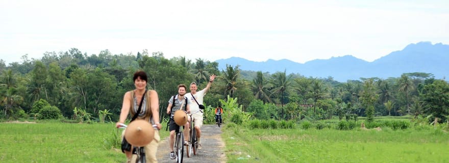 Yogyakarta : visite à vélo d'un village traditionnel avec transfert
