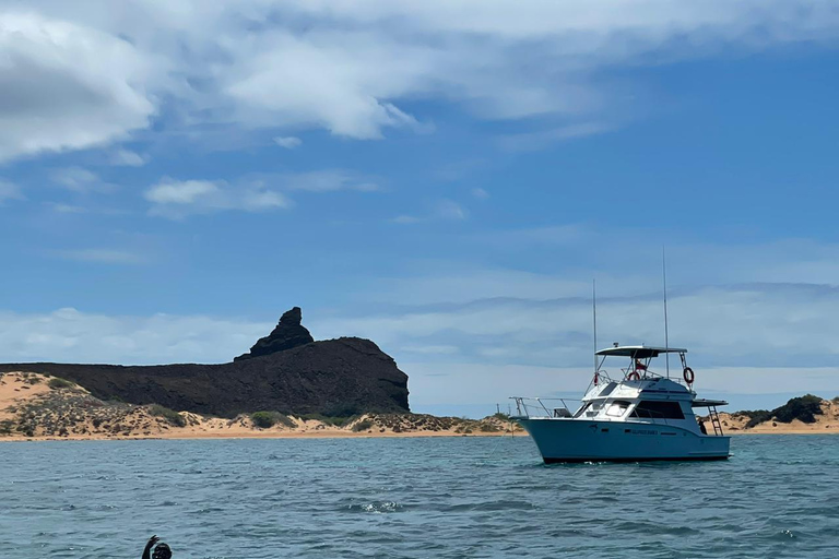 FULL DAY TOUR TO BARTOLOME ISLAND & SULLIVAN BAY