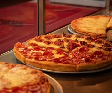 Chicago: The Ultimate Foodie Walking Tour with Tasty Stops