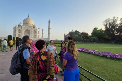 From Delhi: Taj Mahal Day Trip by AC Car with 5-Star Lunch Excursion with Private Tour Guide only