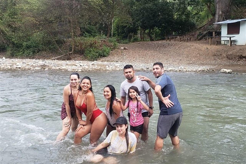 Medellín : pique-nique privé d'une journée au bord de la rivièreMedellin : pique-nique privé d'une journée complète au bord de la rivière