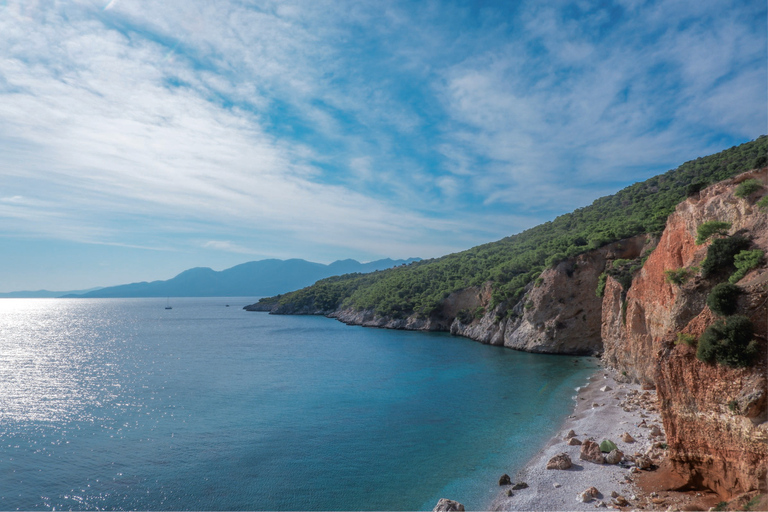 Athènes : Croisière à la nage avec déjeuner, vin et DJ live à bord