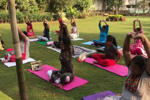 Benessere e cultura per donne: yoga, henné e cucina di Jaipur