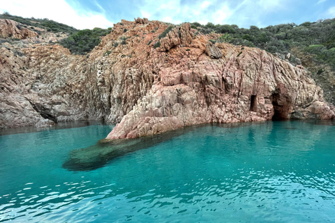 Sagone/Cargèse: Calanques de Piana Capo en Rosso semi-rigideFrom Sagone/Cargèse: Calanques de Piana Capo Rosso Swimming