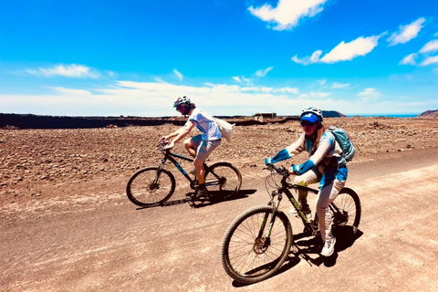 Fuerteventura: Corralejo Town & Sand Dunes Guided Bike Tour