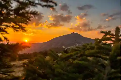 From Prague: Mount Sněžka Full-Day Hike