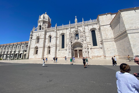 Lisbon: Vintage Electric Tuk-Tuk Guided Tour with Tastings