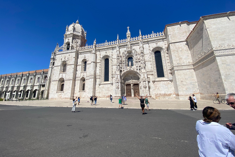 Lisbon: Vintage Electric Tuk-Tuk Guided Tour with Tastings