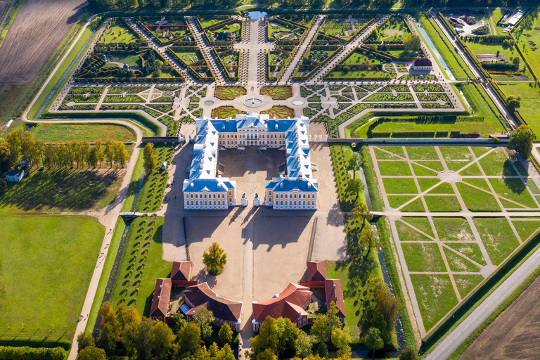 Da estação de comboios de Jelgava (Riga): colina das cruzes, Rundale