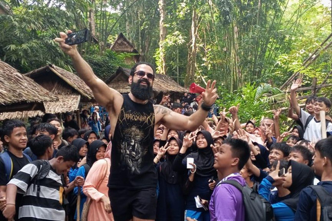 Excursión de un día completo al Rastreador y Pueblo Baduy de Yakarta