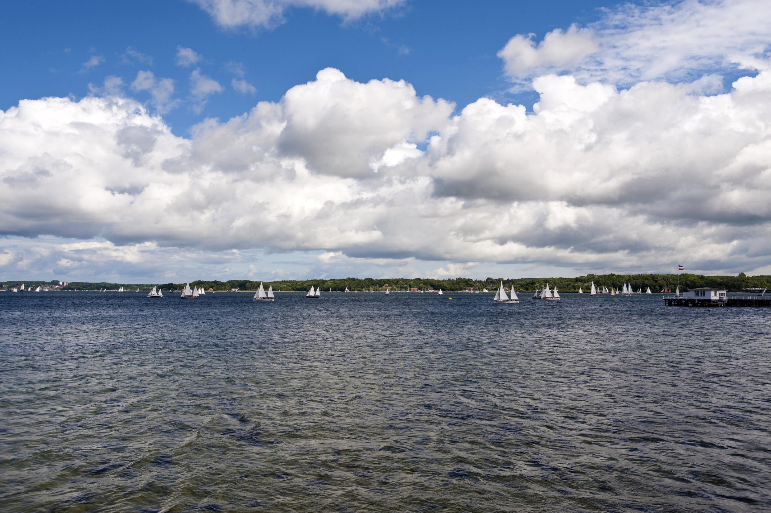 Laboe: Hin- und Rückfahrt Kieler Fjord und Hafenrundfahrt