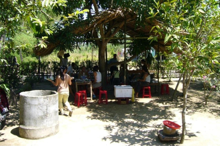 Hoi An: Excursión privada en bicicleta por la campiña y en barco cesto