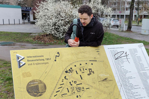 Berlin: Modernist Architecture Tour in the Hansaviertel Berlin: Walking Tour through the Hansaviertel