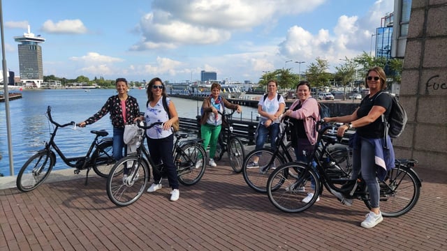 Amsterdam bike tour with a local French-speaking guide!