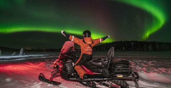 Rovaniemi: Northern Lights Tour Snowmobile Driving