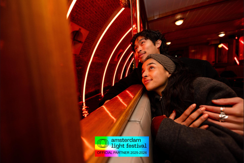 Amsterdam: Beheizte Grachtenfahrt zum Lichterfest + Heißgetränke &amp; HäppchenLichterfest-Bootsfahrt – unbegrenzte Getränke + Häppchen (CS)