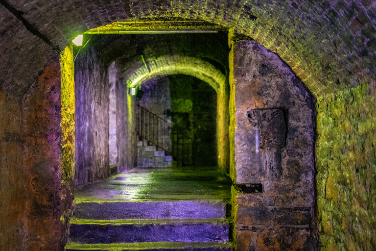 Edinburgh: Haunted Underground Vaults and Graveyard TourVaults and Graveyard Tour