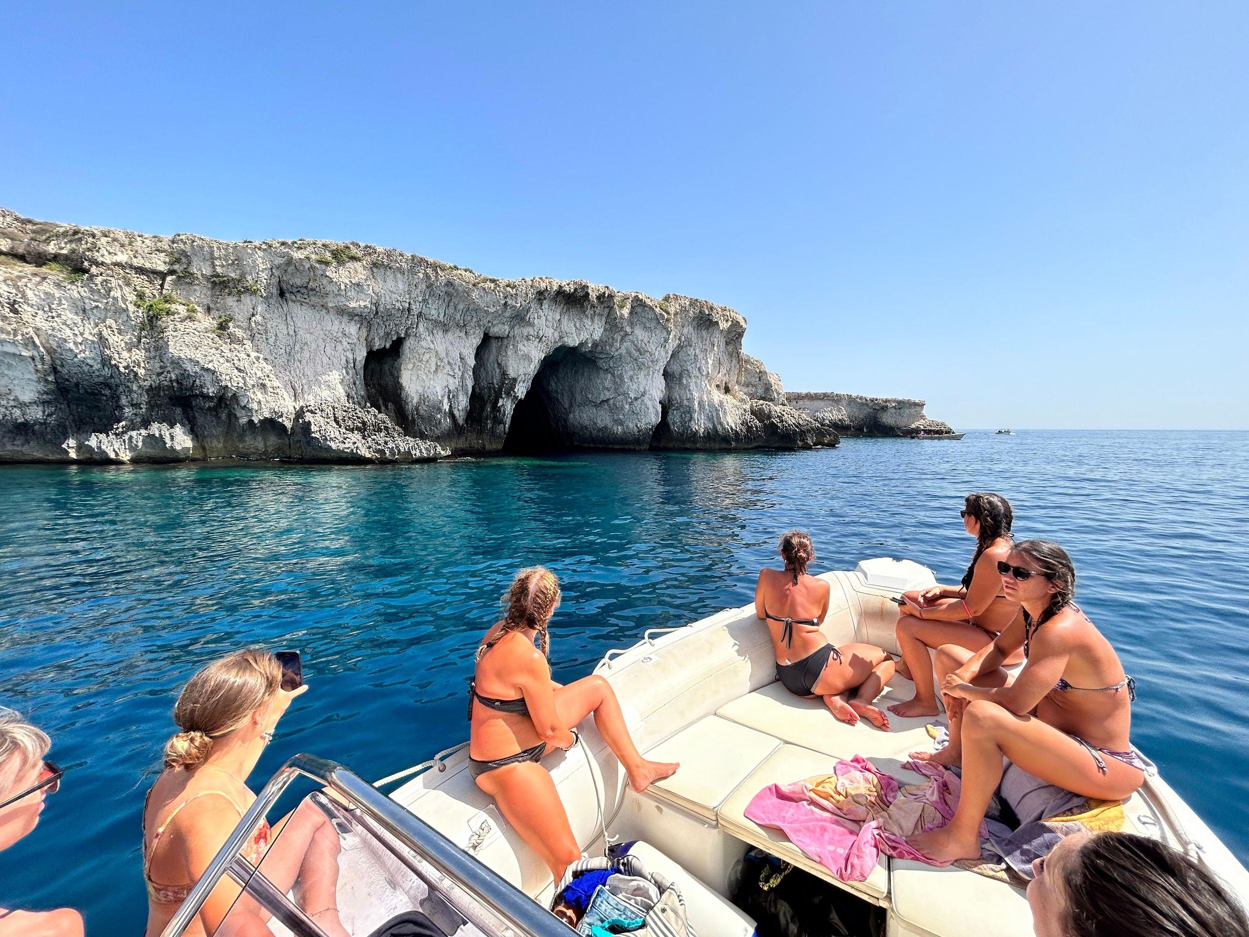 Noto: Private Tour zum Plemmirio, zu den Höhlen von Syrakus und mit Aperitif