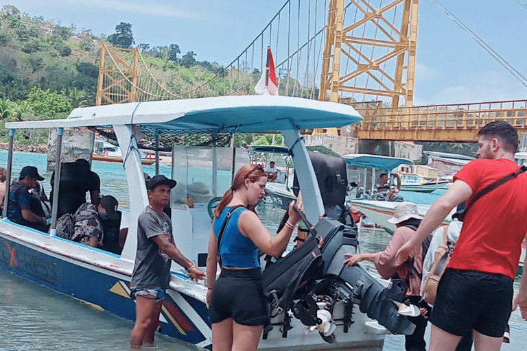 Trasferimenti in barca tra Nusa Penida e Nusa LembonganTrasferimenti in barca da Nusa Lembongan a Nusa Penida