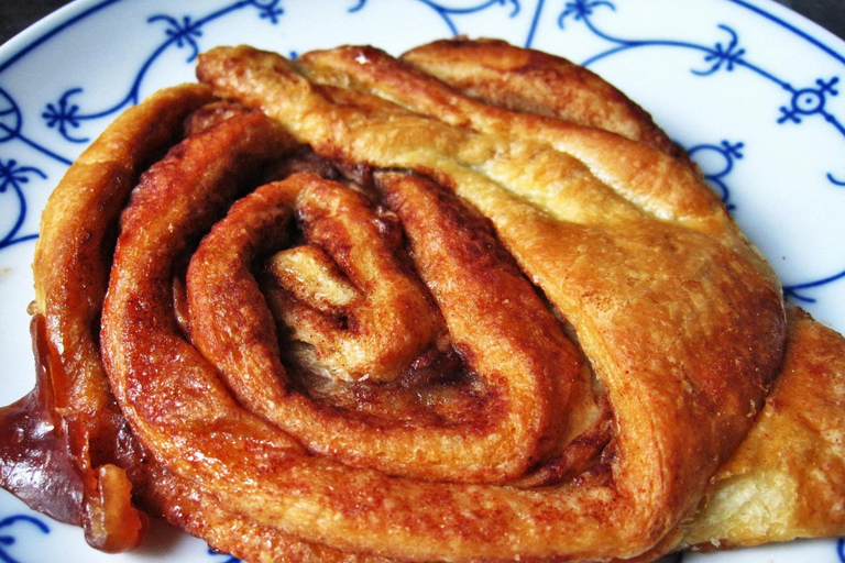 Oldenburg: Culinary Old Town Tour with a Kick for Groups & Connoisseurs Oldenburg (Lower Saxony): Culinary Old Town Tour - with great locations