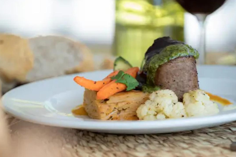 Victoriafallen: Naturskön byupplevelse med lunchkryssning