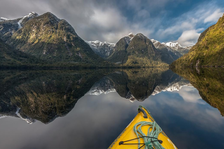 Te Anau: Lake Manapouri Kayak Tour with Water Taxi
