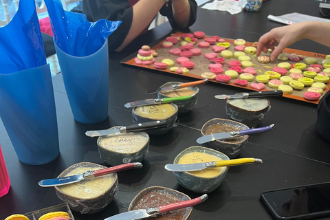 Parigi: Laboratorio di preparazione dei macaron di Montmartre