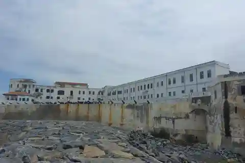 Cape Coast Castle and Assin Manso Slave River Tour
