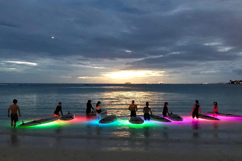 Honolulu : Cours de SUP Yoga de nuit